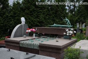 grób-z-łodzią-na-cmentarzu-łyczakowskim-we-lwowie