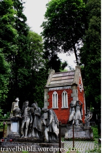 nagrobki-z-rzeźbami-cmentarz-łyczakowski-we-lwowie